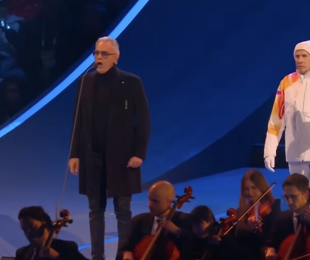 Andrea Bocelli zingt sterren van de hemel bij openingsceremonie Olympische Spelen