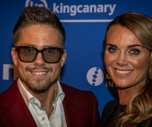 Monique Westenberg zet jarige André Hazes in spotlights