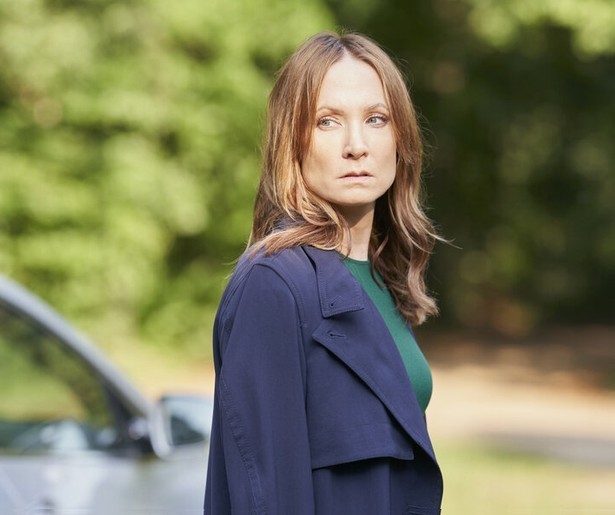 Angela Black wil weten wat er in het mysterieuze koffertje zit