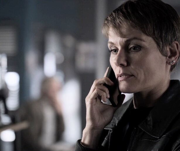 Wolfs staat er alleen voor als Eva in het ziekenhuis beland in Flikken Maastricht