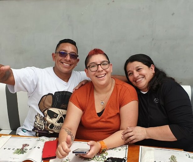 Angela gaat op zoek naar haar Colombiaanse familie in Spoorloos