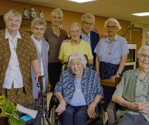 Anita Witzier bezoekt De Witte Zusters in Anita in de Missie