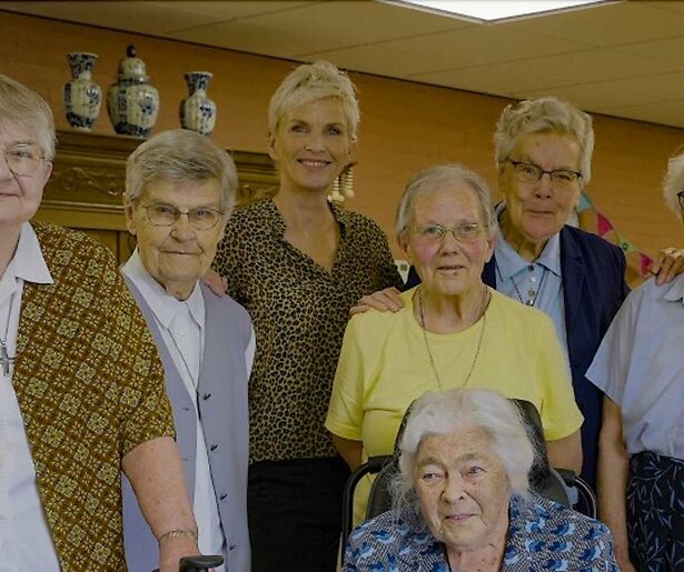 Anita Witzier in december te zien met Anita in de Missie