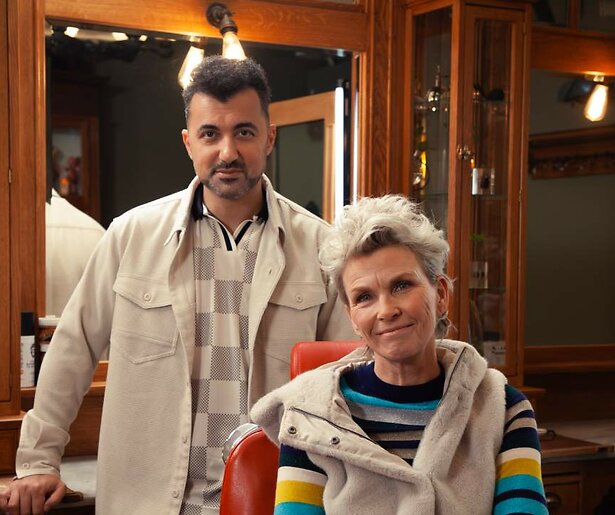 Özcan Akyol ontvangt Anita Witzier in De Geknipte Gast