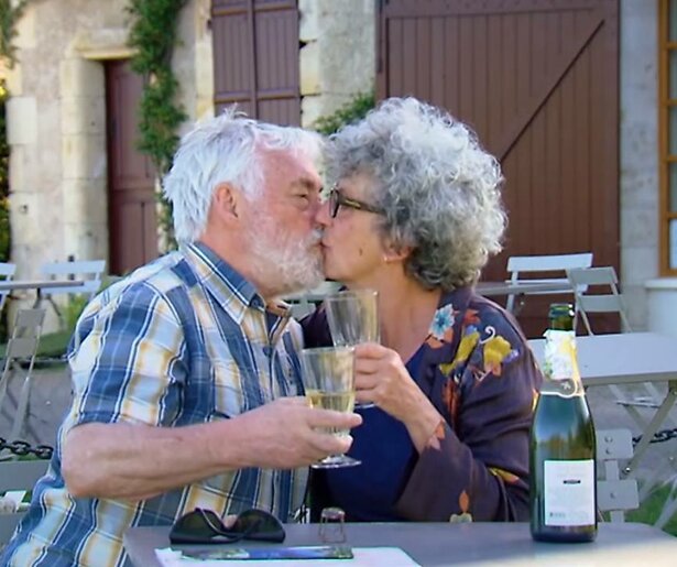 De TV van gisteren: Kijkers smelten weg bij 'lovebirds' Anja en Peter in B&B Vol Liefde