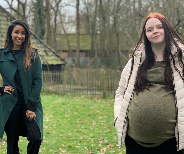 Vier handen op één buik-koppel Angelo en Anna-Maria schokt kijkers