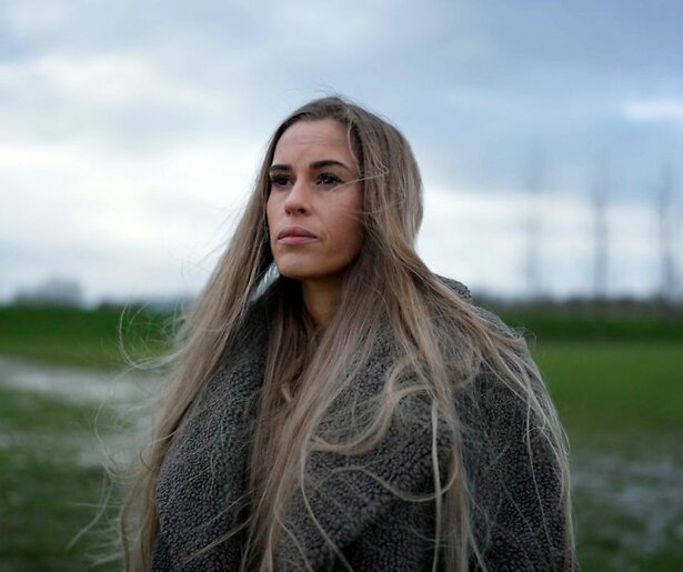 Annelyn vertelt openhartig over haar vader in Brandmerk - Kind van een Gedetineerde