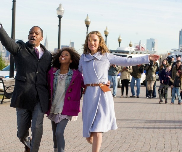Annie wordt geadopteerd door Jamie Foxx