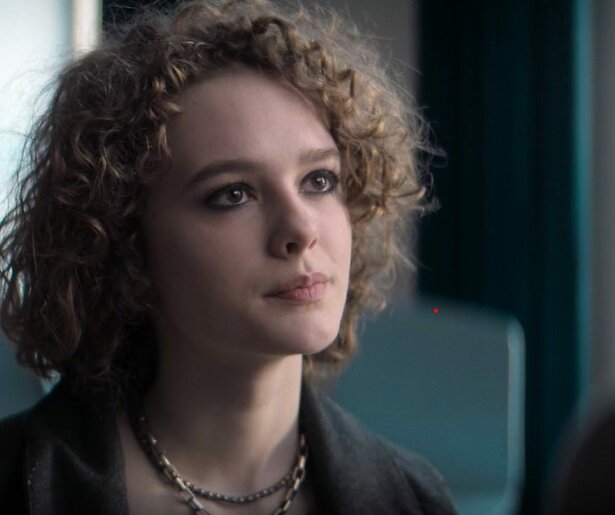 Dochter Ella leert een nieuwe kant van zichzelf kennen in crimeserie Anoniem