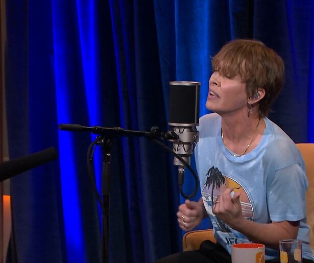 Anouk vraagt deze presentator om haar te interviewen over haar nieuwe album