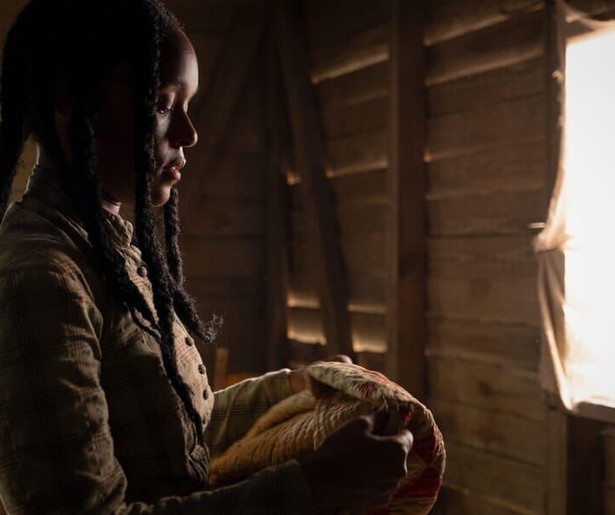 Janelle Monáe bevindt zich in een nachtmerrie in Antebellum