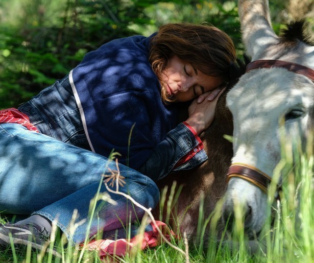 Laure Calamy stalkt haar minnaar in romcom Antoinette dans les Cévennes 