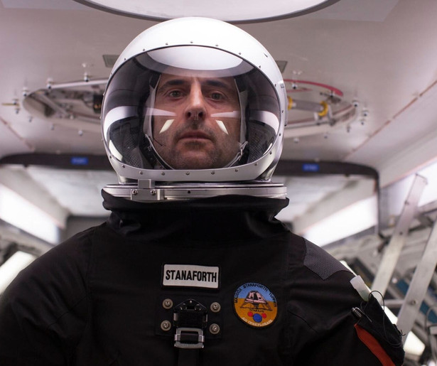 Mark Strong trotseert de ruimte in Approaching the Unknown