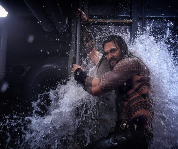 Jason Momoa gaat kopje onder in Aquaman