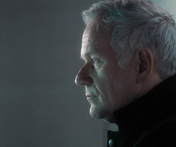 Melody Klaver houdt Ronald Top in de gaten in Arcadia