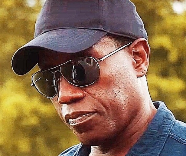 Wesley Snipes wordt in Armed Response met zijn manschappen als schietschijf gebruikt