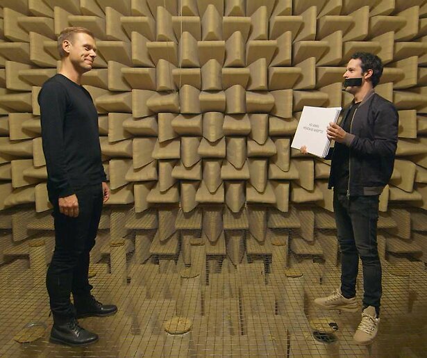 Armin van Buuren en Nikkie de Jager blikken terug in 10 Jaar Mindf*ck