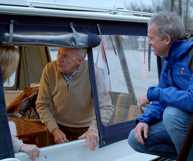 Janny en André komen Arnout Hauben tegen in Denkend aan Vlaanderen
