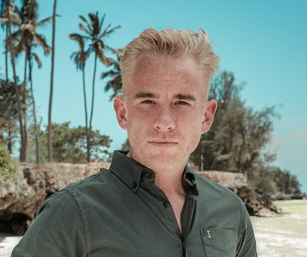 Art Rooijakkers geniet intens van Expeditie Robinson: 'Het is een erebaan'