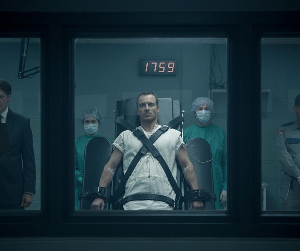 Michael Fassbender zoekt naar een appel in Assassin's Creed