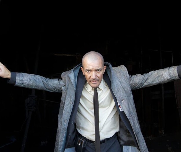 Antonio Banderas gaat de strijd aan met robots in Automata