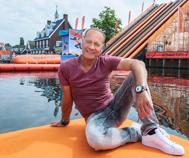 Ron Boszhard trekt met Bommetje! het land in