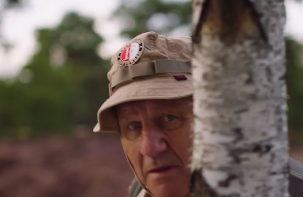 Video: René van der Gijp geniet van Jan Boskamp in commercial