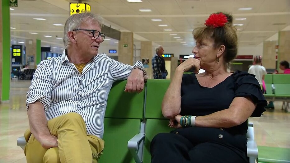 Debbie en Paul komen nader tot elkaar Debbie en Paul komen nader tot elkaar