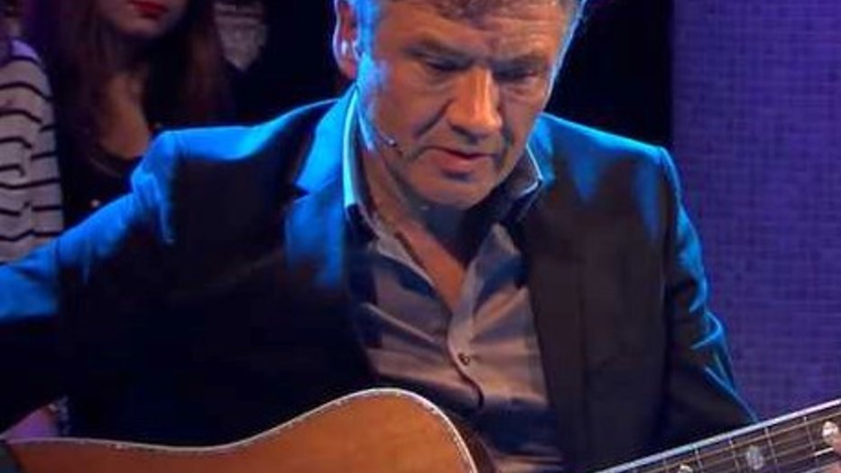 Vlaamse Bart Peeters zingt ontroerend nummer voor Brussel Vlaamse Bart Peeters zingt ontroerend nummer voor Brussel