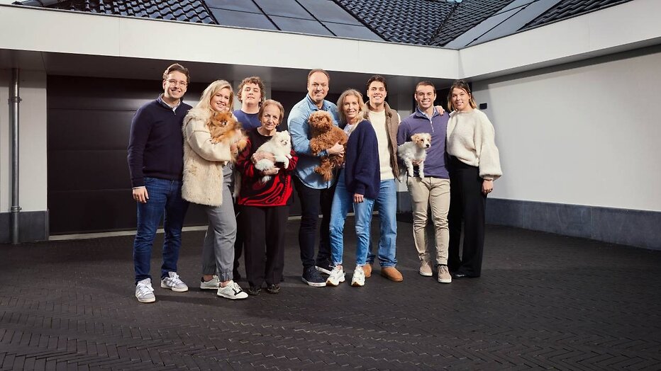 Familie Bauer samen. 