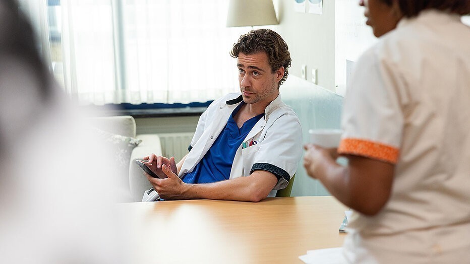 Beau Schneider als Milo in Medisch Centrum West