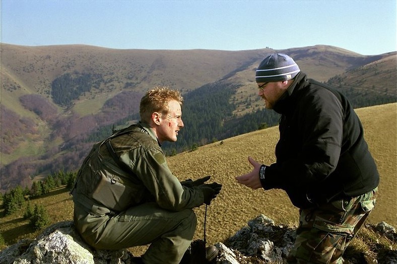 Owen Wilson stort neer in Behind Enemy Lines