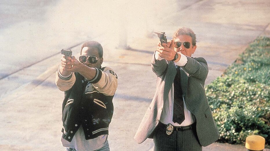 Eddie Murphy als Axel Foley en Judge Reinhold als Billy Rosewood (Beverly Hills Cop II)