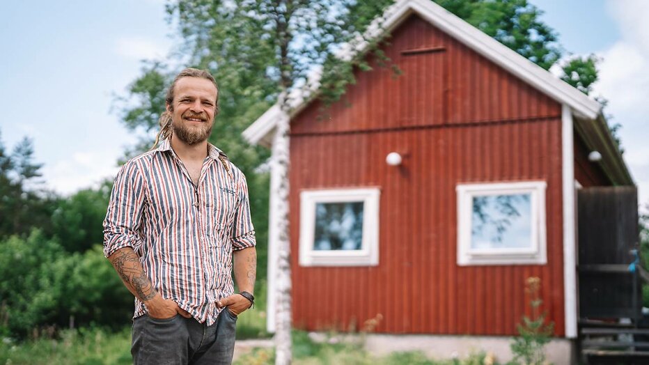 Bram voor zijn B&B in Zweden. Bram voor zijn B&B in Zweden.