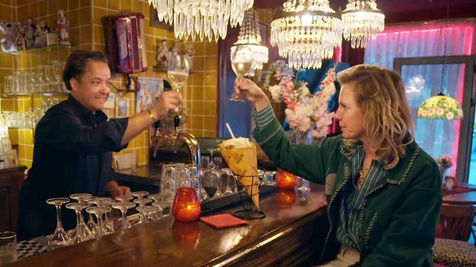 Leonie ter Braak in de promo van De Aftrap van B&B Vol Liefde.