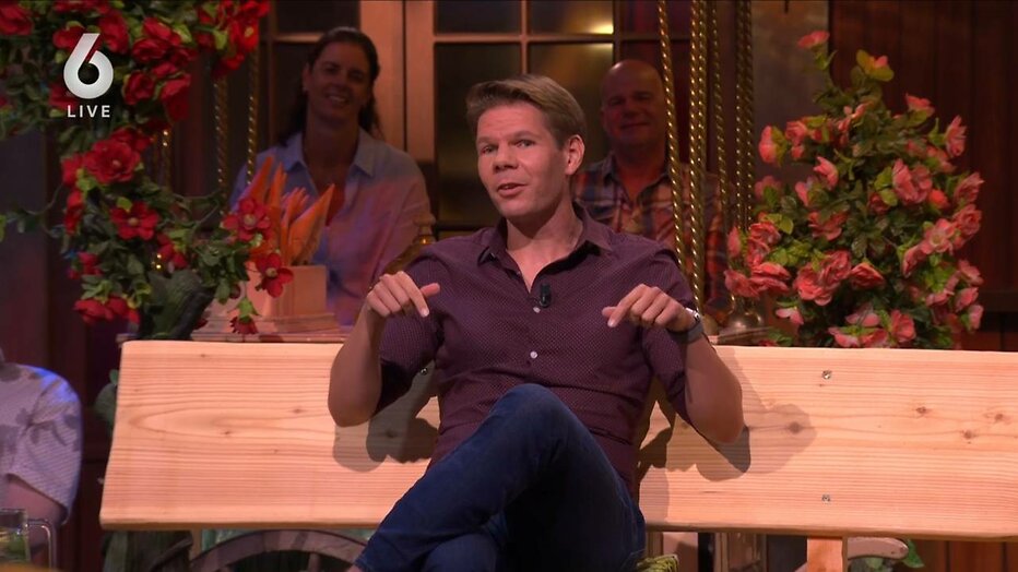 Victor Vlam op het 'drama-bankje'. Victor Vlam op het 'drama-bankje'.