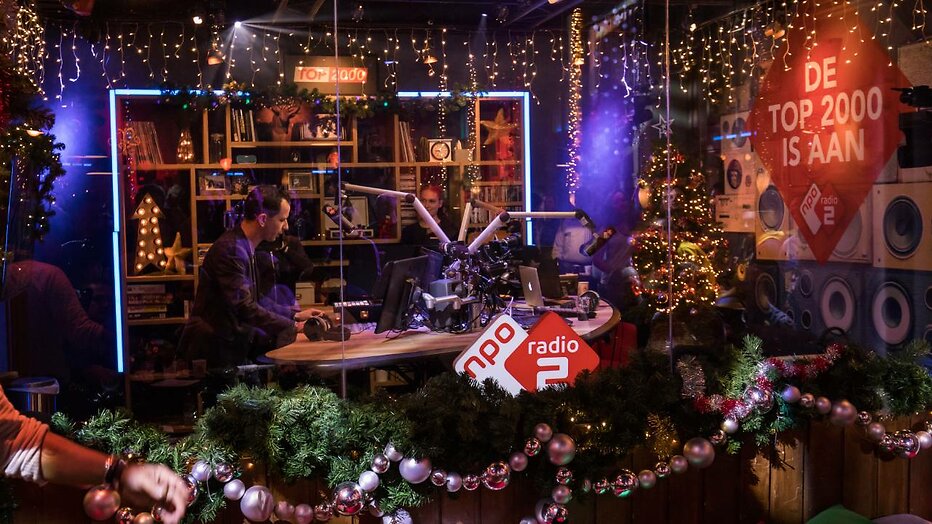 Bart Arens opent Top 2000.