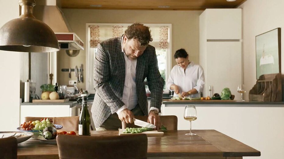 Bas Keijzer en Esma Abouzahra in Woeste Grond