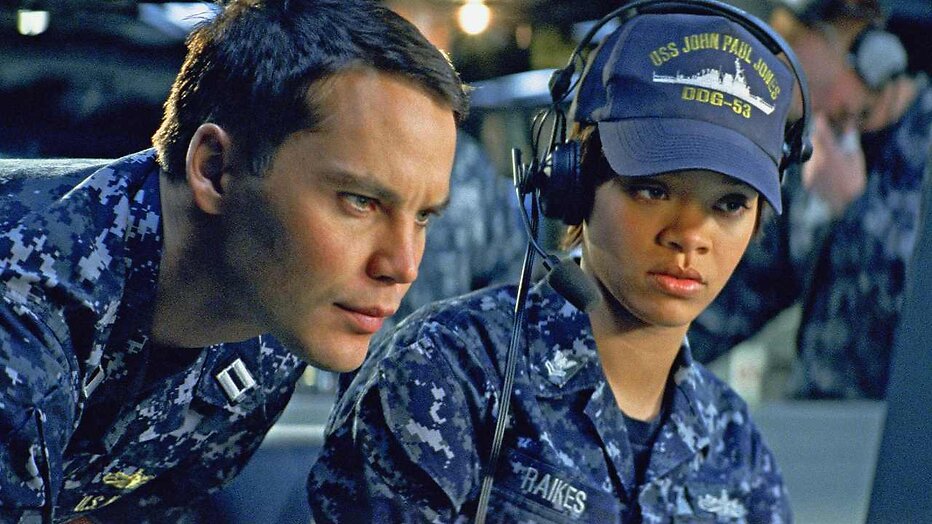  Taylor Kitsch en Rihanna in Battleship
