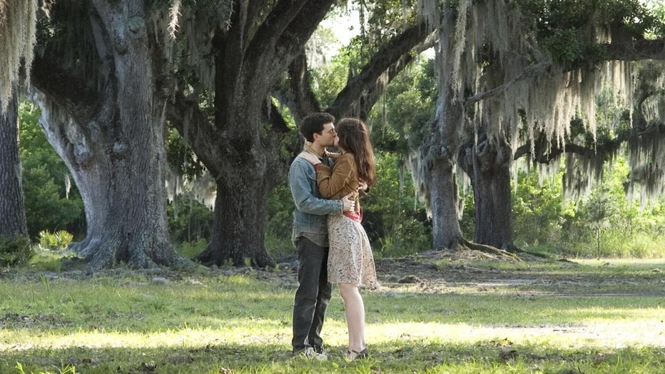 Alden Ehrenreich en Alice Englert in Beautiful Creatures