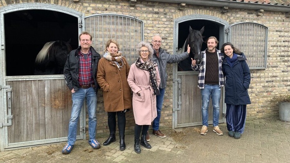 Fokke, Jenny, Dinie, Ton, Tim, Alea uit Bed & Breakfast