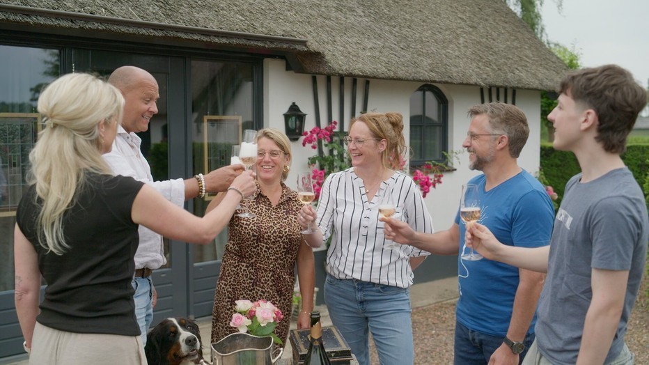 Shiela, Edwin, Mandy, Sandra, Lex en Merlijn in Bed & Breakfast