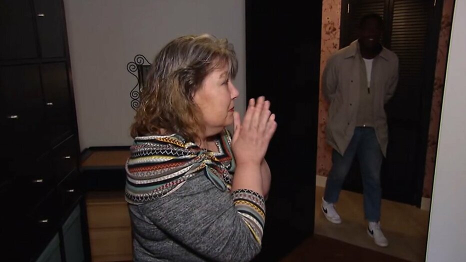 Bianca en John Williams in Help, Mijn Man Is Klusser