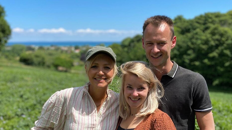 Yvon Jaspers met boer Jouke en Karlijn.