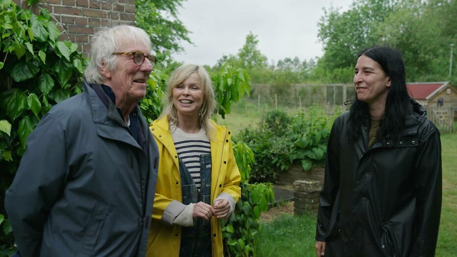 Freek de Jonge, Bridget Maasland en Raven van Dorst in Boerderij Van Dorst