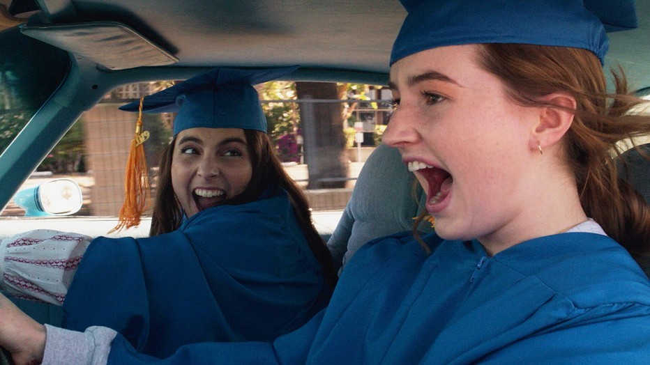 Kaitlyn Dever en Beanie Feldstein gooien alle remmen los in Booksmart