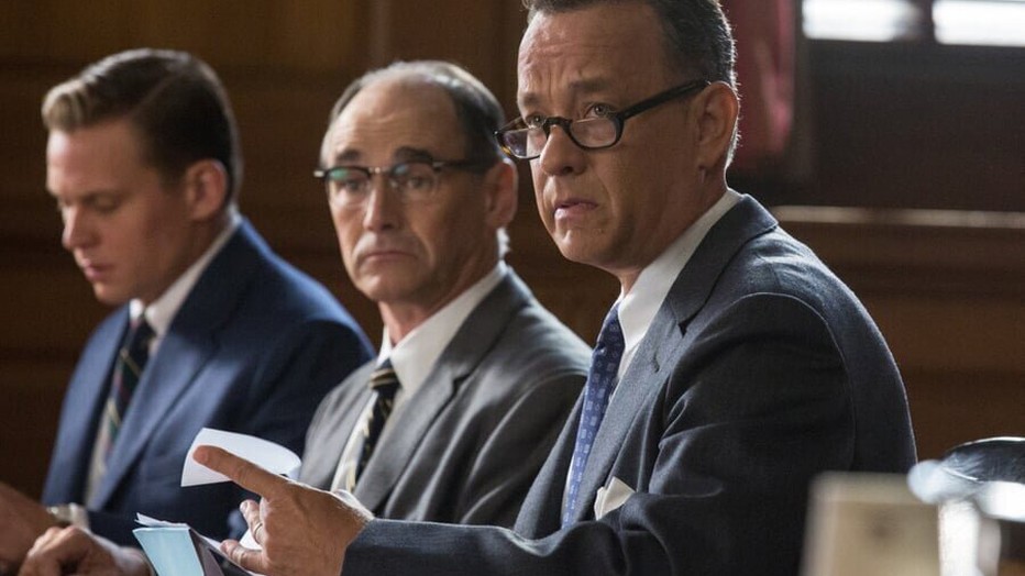Billy Magnusson, Mark Rylance en Tom Hanks in Bridge of Spies Billy Magnusson, Mark Rylance en Tom Hanks in Bridge of Spies