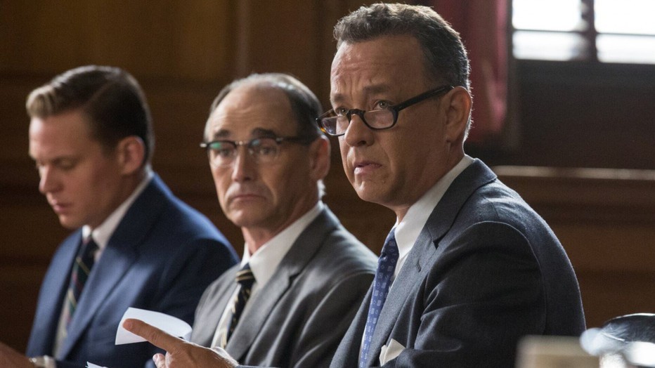 Billy Magnusson, Mark Rylance en Tom Hanks in Bridge of Spies Billy Magnusson, Mark Rylance en Tom Hanks in Bridge of Spies