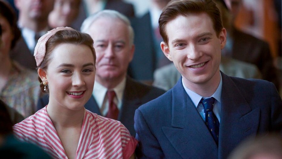 Saoirse Ronan en Domhnall Gleeson in Brooklyn