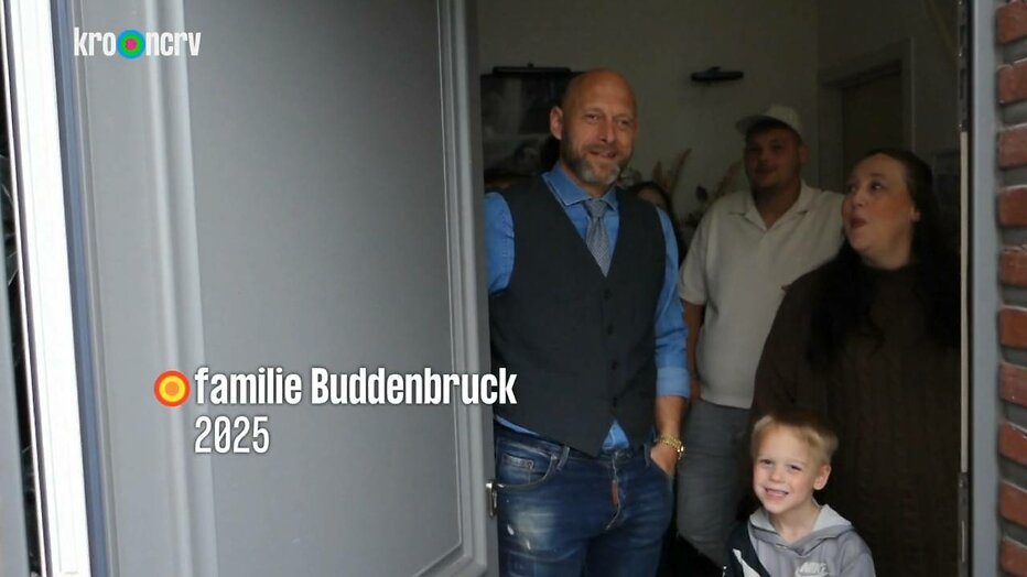 De familie Buddenbruck in Een Huis Vol Herinneringen. 